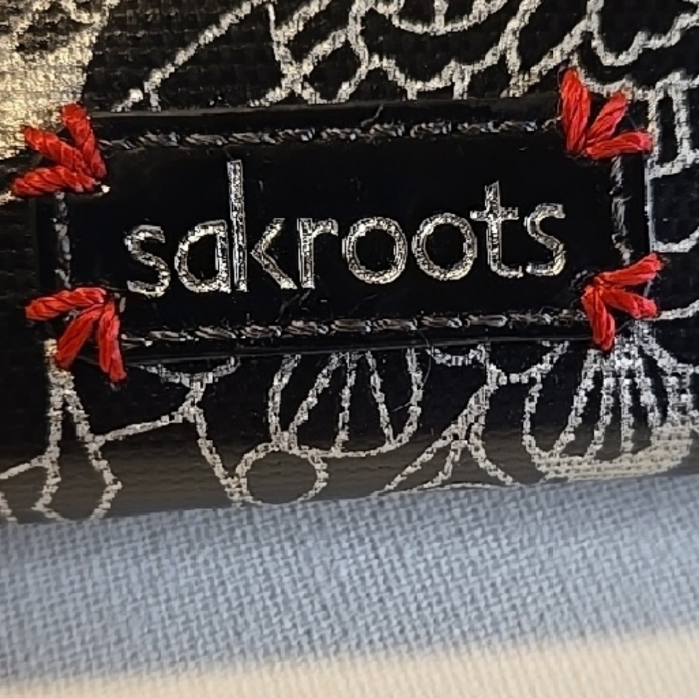Sakroots Black and White Convertable Crossbody / Wristlet Wallet Bag - Picture 2 of 13